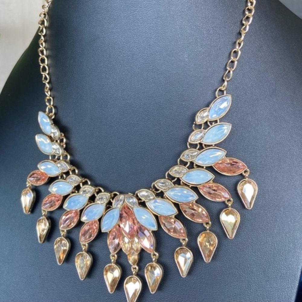 🔴Chico’s Statement Bib Necklace
